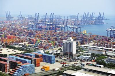 上半年深圳进出口1.2万亿元 占全国总值近十分之一